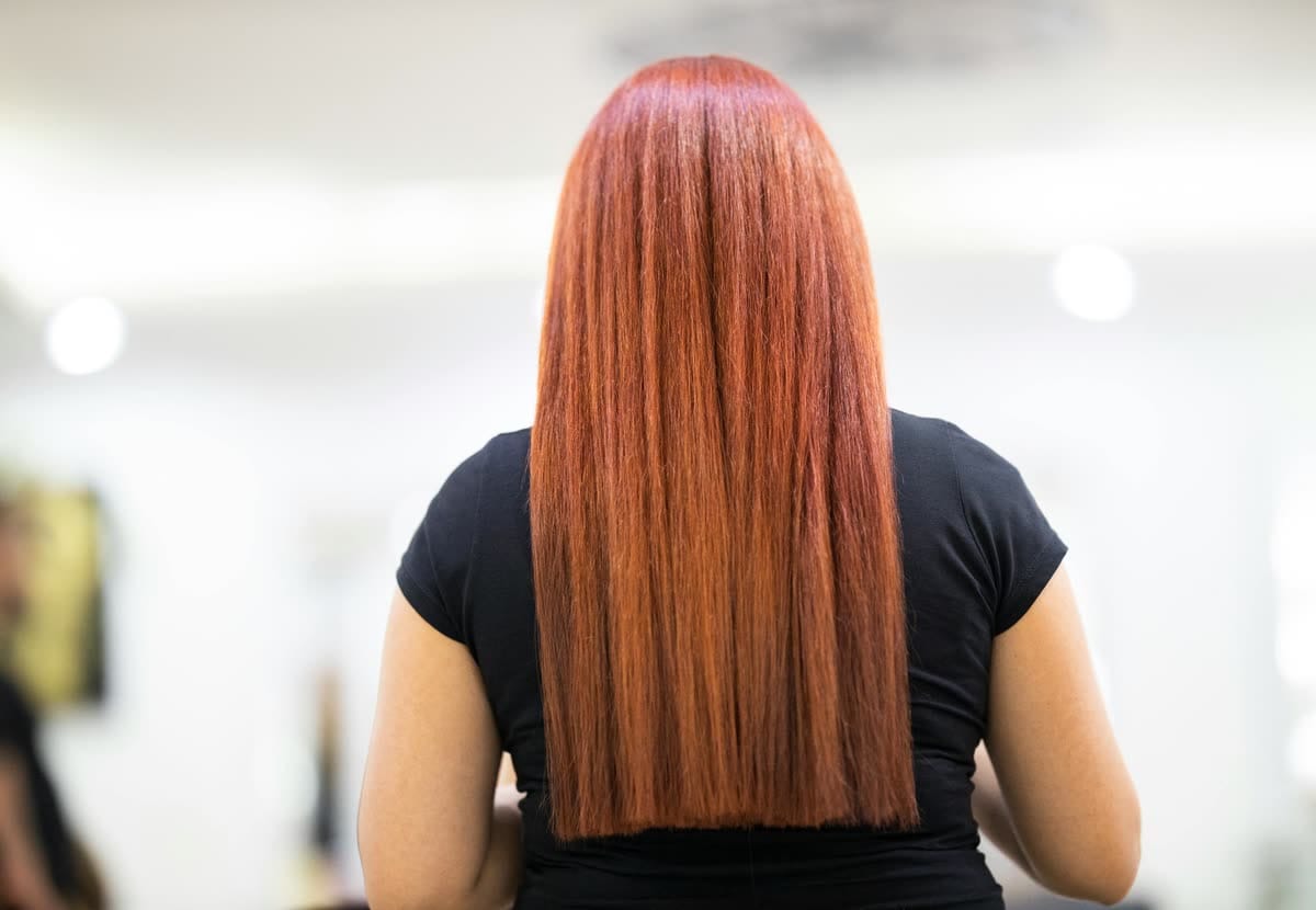 Chevelure soignée et lumineuse après un lissage Corse, coiffure à domicile à Bandol